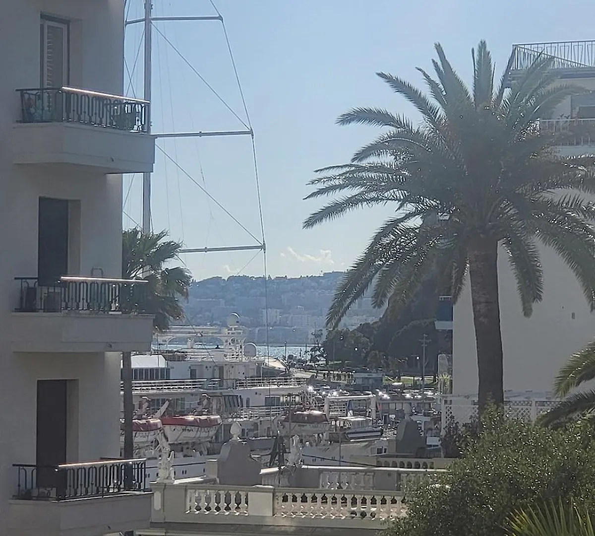 Free Parking! Great Central Apartment With Sea View Nice