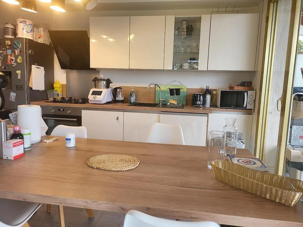 Free Parking! Great Central Apartment With Sea View Nice